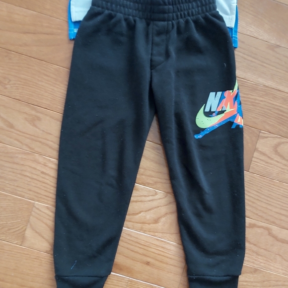 Super gorgeous Nike matching set - Picture 2 of 4